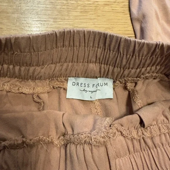 Dress Forum women’s Light Brown Cargo Pants - Picture 3 of 4